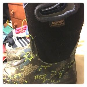 Boys bogs size 2